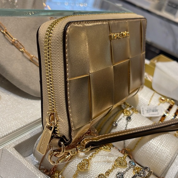 Michael Kors Large Metallic Smartphone Wristlet Wallet 
Pale Gold 
NWT - Picture 3 of 16
